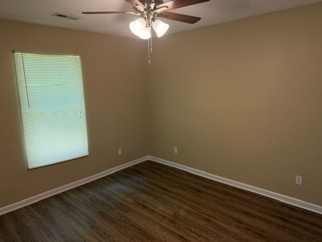 Building Photo - Maryville 37801 - 3 bedroom, 2 bath home - Contact Ed Johnson (865) 924-5045