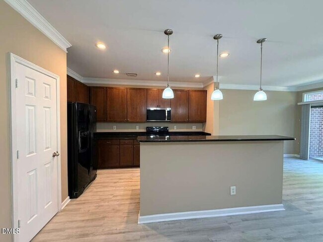 Building Photo - 1061 Remington Oaks Cir