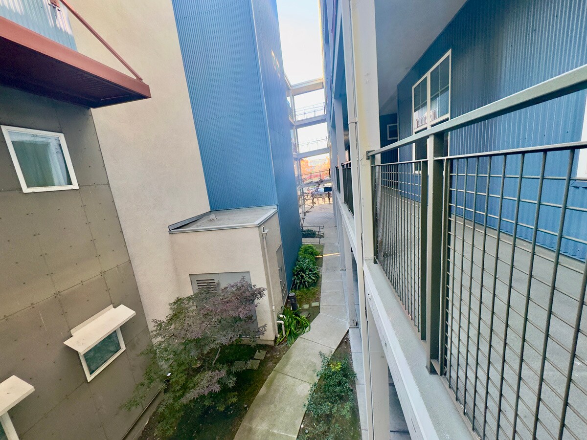 Building Photo - 1121 40th St