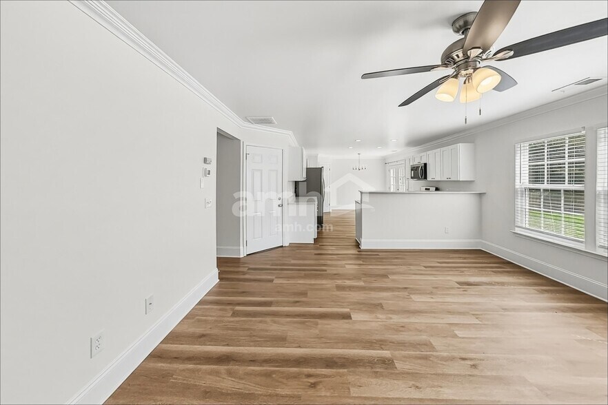 Building Photo - 3911 Laurel View Cir