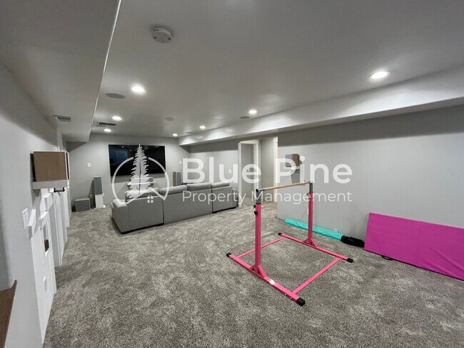 Building Photo - 6028 Fox Run Dr