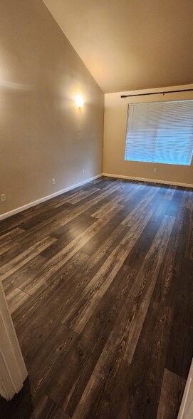 Building Photo - 2806 NE 145th Ave