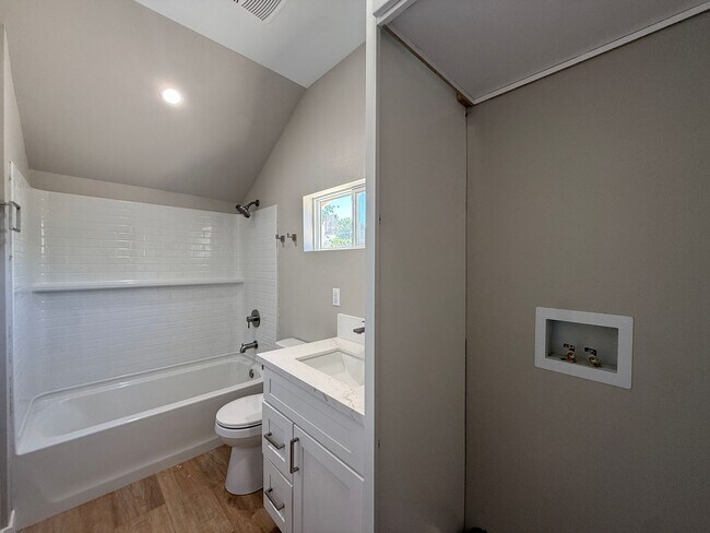 Building Photo - AV T 1105