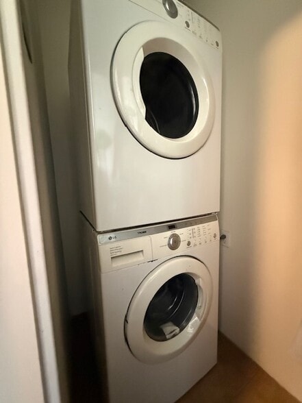 In unit Washer and Dryer - 527 10th Ave