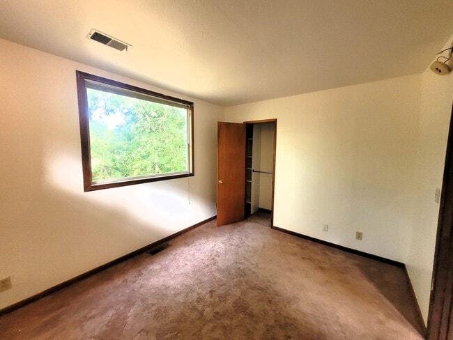 Building Photo - Cabin Style Home, 2 Bedroom - Bellingham, Toledo St