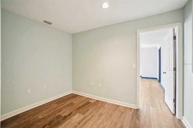 Building Photo - 502 S Albany Ave