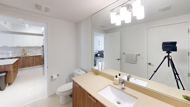 Building Photo - 5300 Paseo Blvd