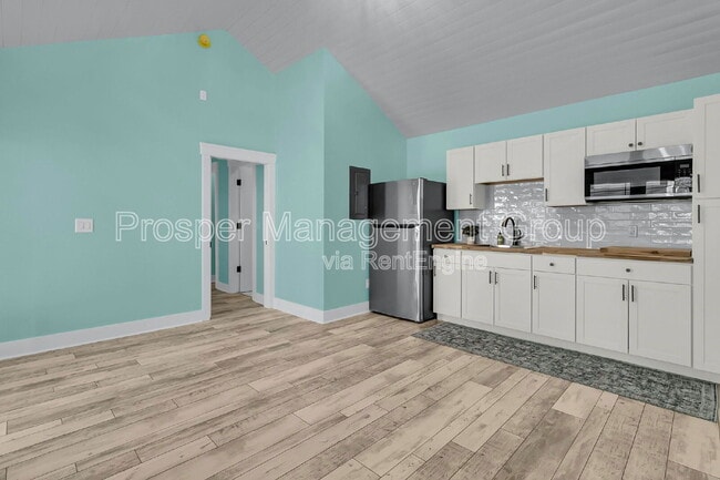 Building Photo - 8 Larnes St