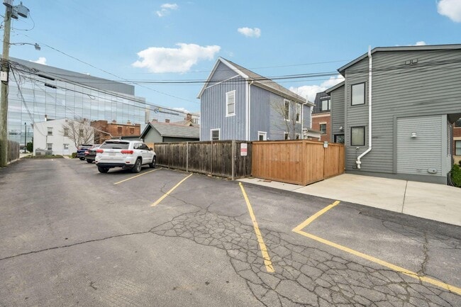 Building Photo - 565 Lathrop St