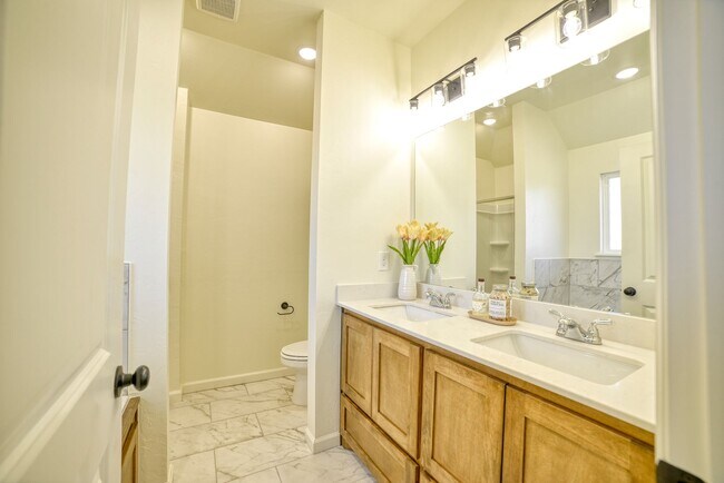 Building Photo - Brand New Home in Washington!