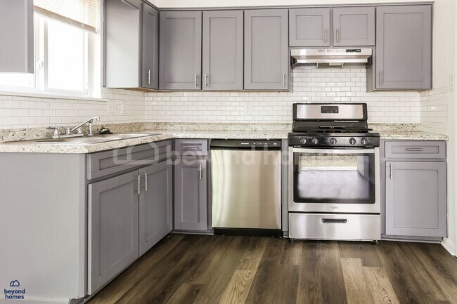 Building Photo - Welcome to your absolutely adorable, move-in ready 3 bed, 1 bath!