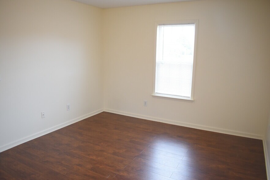 Building Photo - 2500 Hawes Ct