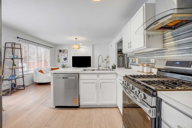 Building Photo - 549 Ivory Ln