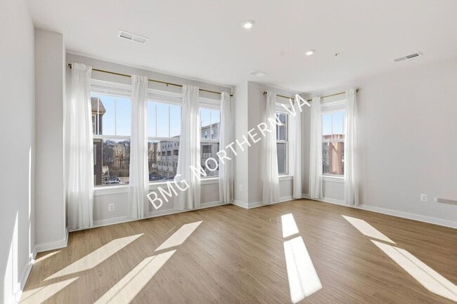 Building Photo - 201 Park Central Ter