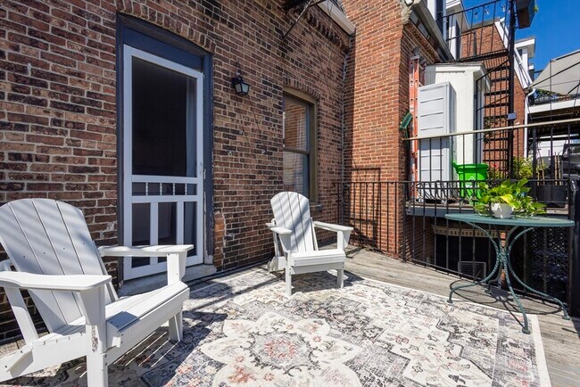 Building Photo - 762 Tremont St