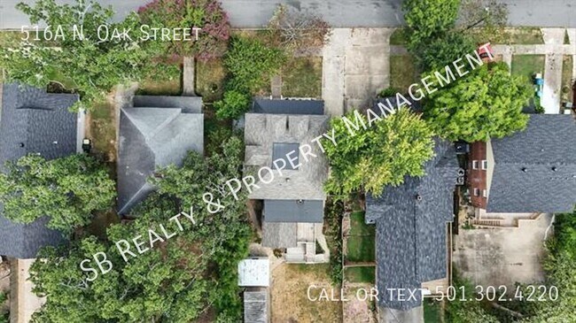 Building Photo - 516 N Oak St