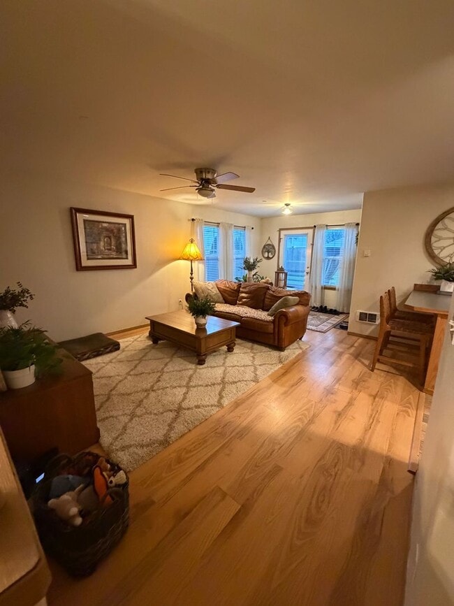 Building Photo - Charming 3-bedroom Dupont Home