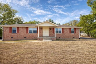 Building Photo - 102 Susan Ct