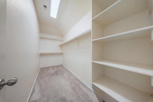 Building Photo - 5015 Bridgecrossing Ct