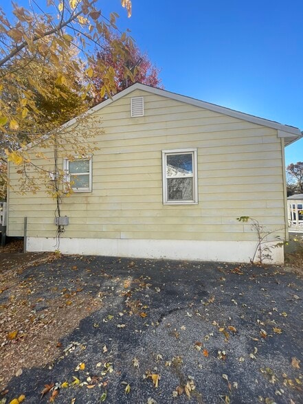 Building Photo - 9145 Loganberry Ln