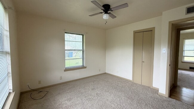 Building Photo - 1805 Waterloo Ave