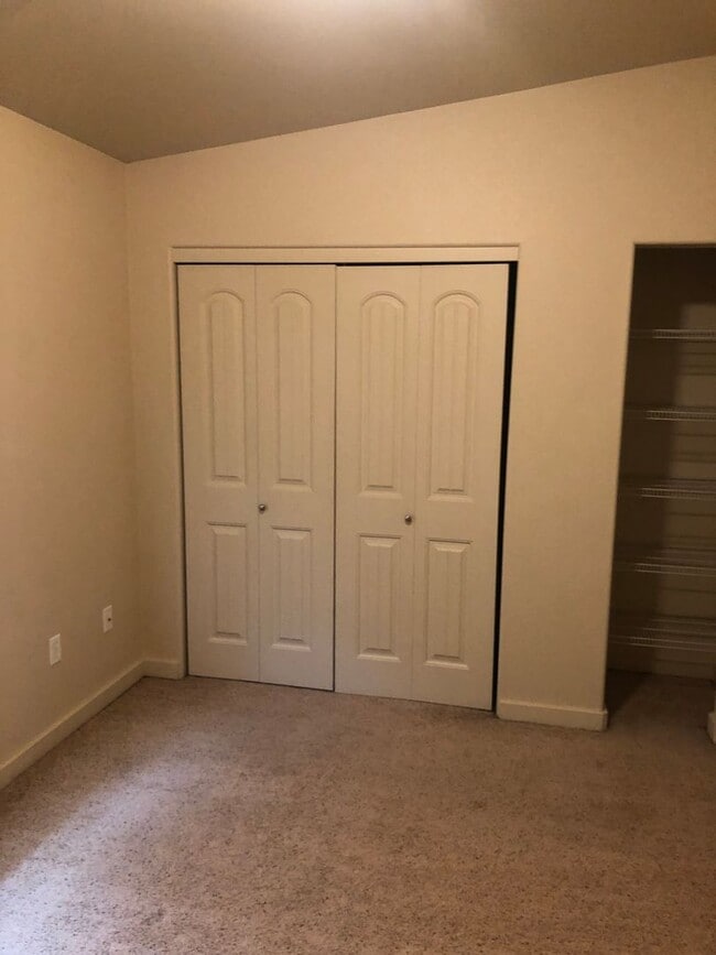 Building Photo - 1 Bed/1 Bath Unit with Garage - Near Old Mill District