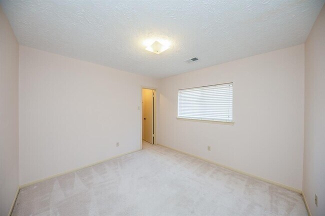 Building Photo - 13211 Rosstown Dr