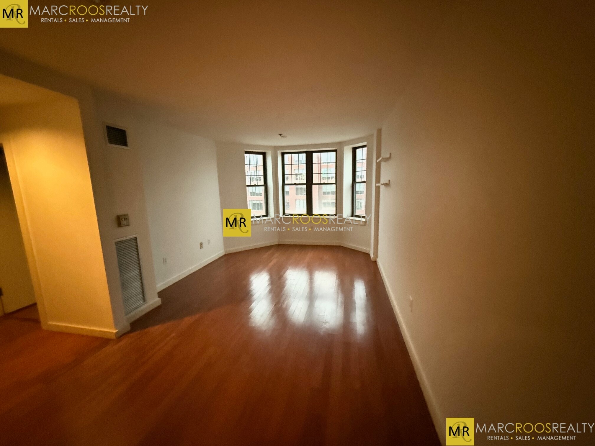 Building Photo - 534 Commonwealth Ave