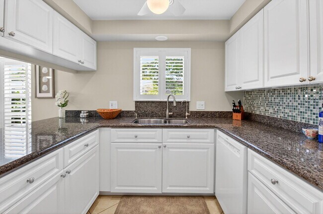 Building Photo - 75 Venetian Dr