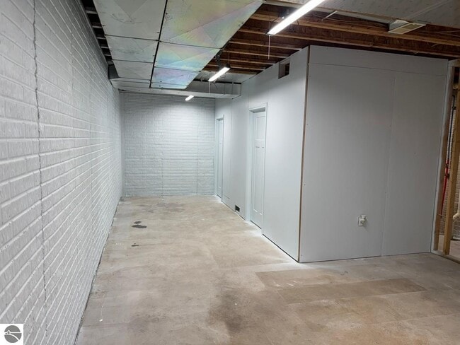 Building Photo - 1495 Newport St