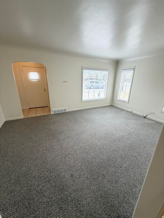 Building Photo - Ideally Located in the Heart of Murray