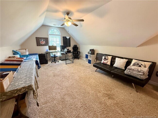 Building Photo - 275 Maplewood Dr