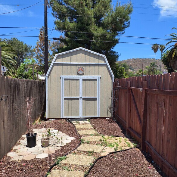 Building Photo - 876 Adele St