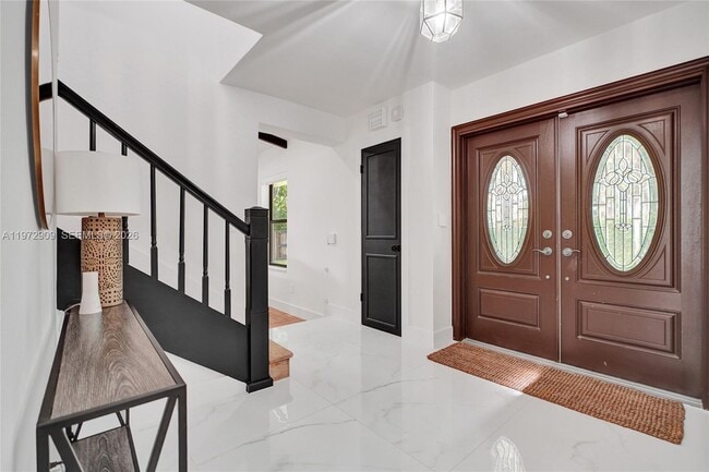 Building Photo - 9901 SW 79th Ave