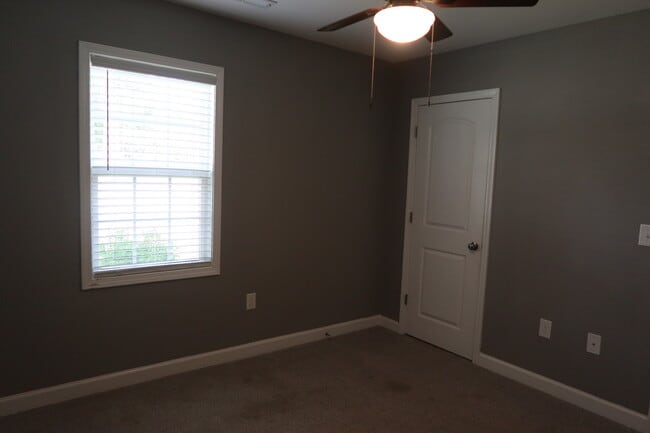 Building Photo - 210 Orch Pk Ln