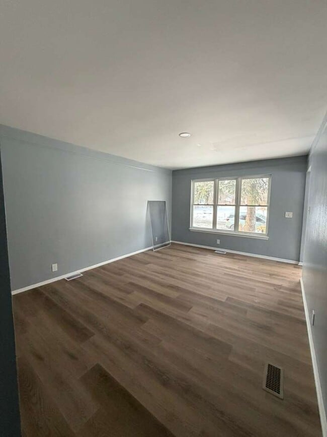 Building Photo - 11454 Sanford Ave