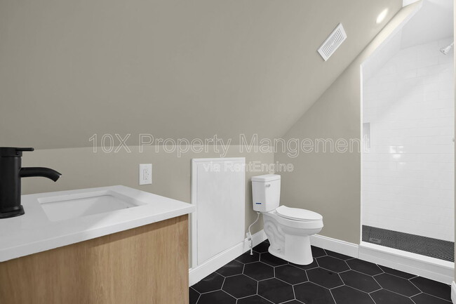 Building Photo - 555 Kimball Pl