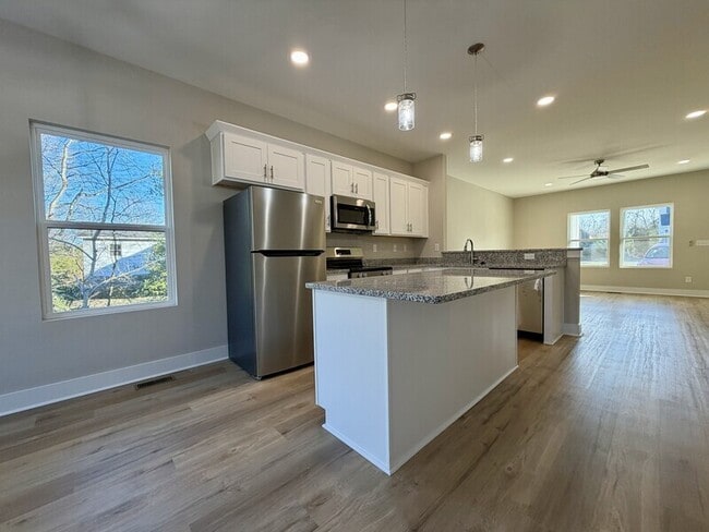 Building Photo - 75 Woodsdale Pl SE