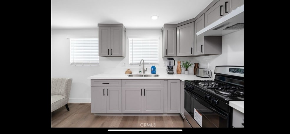 Building Photo - 1044 W 84th Pl