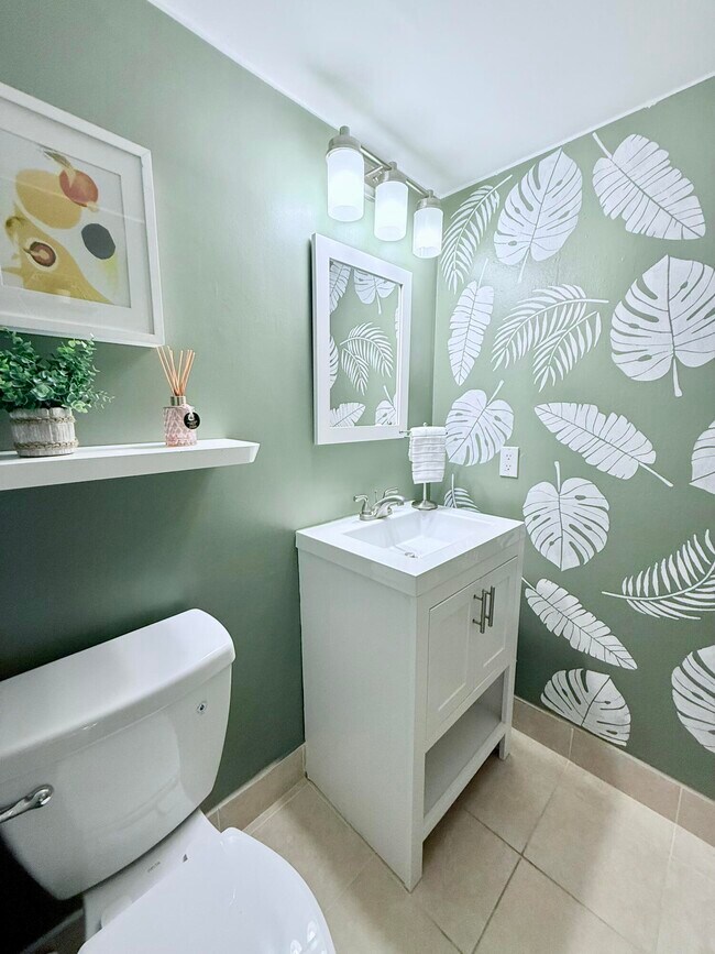 Building Photo - 402 Brighton J