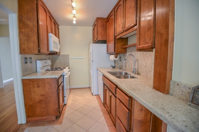 Building Photo - 1519 Glenwood Dr