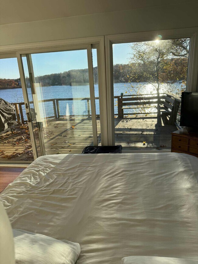 Building Photo - 10 Hillside Rd