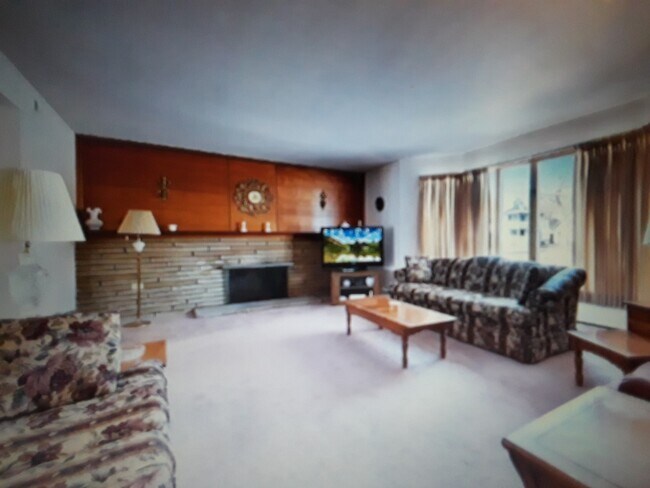 Building Photo - 2203 Forest Ave