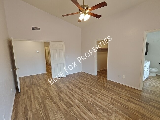 Building Photo - 710 W Calle Alta Loma