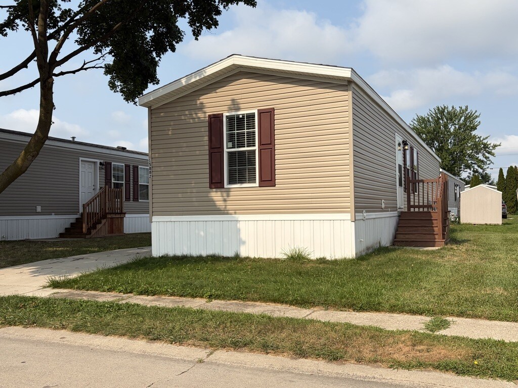 Building Photo - 15882 Villaire Ave