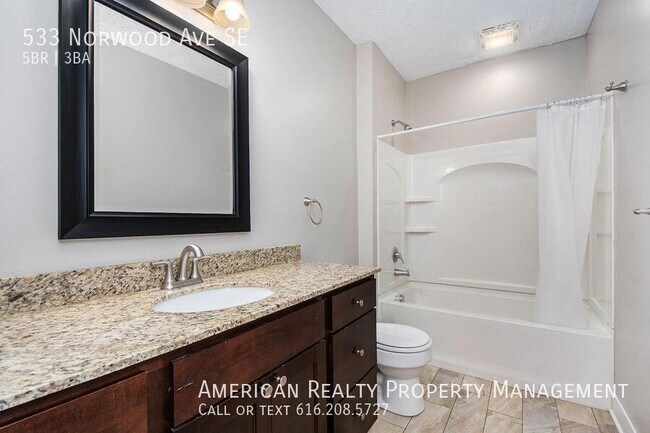 Building Photo - 533 Norwood Ave SE