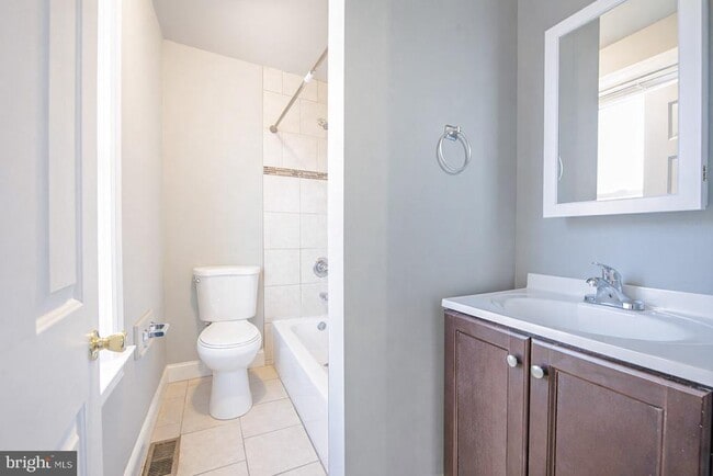 Building Photo - 131 Bridgeboro St