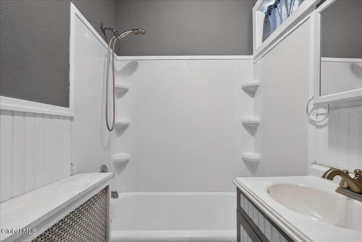 Building Photo - 415 Broadway