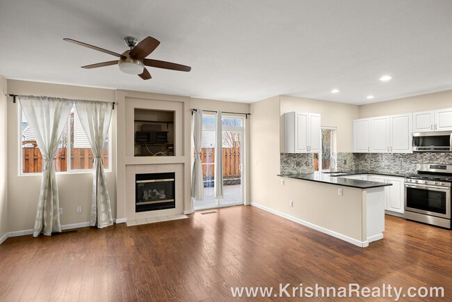 Building Photo - Charming **UPDATED** 3 BD* 2.5 BA* Single ...