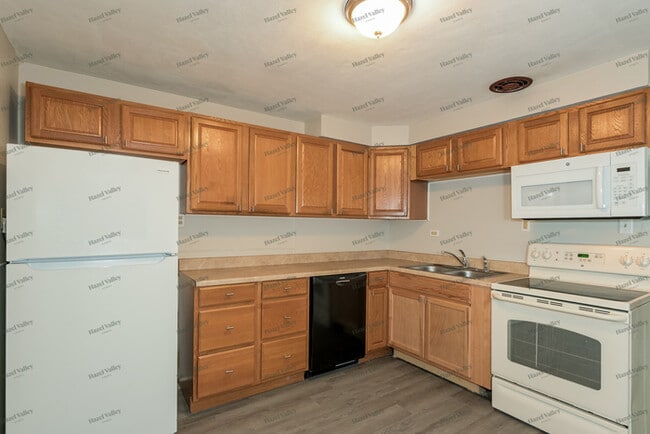 Building Photo - 152 Flora Dr